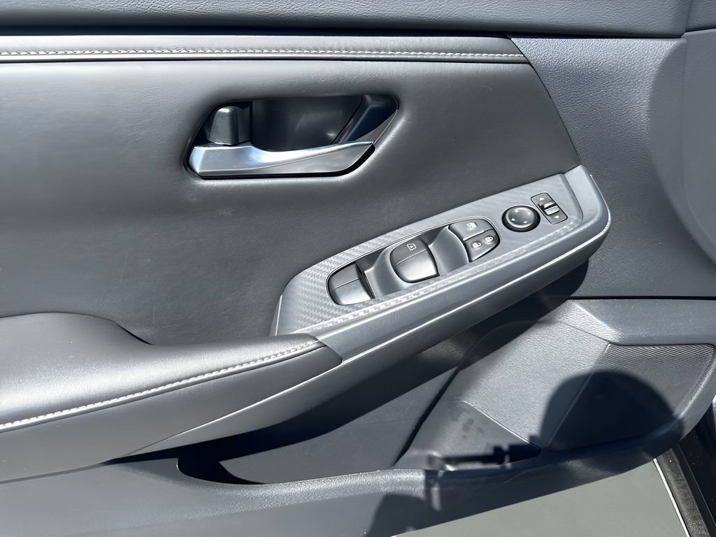 Used 2025 Nissan Sentra SV FWD image 21
