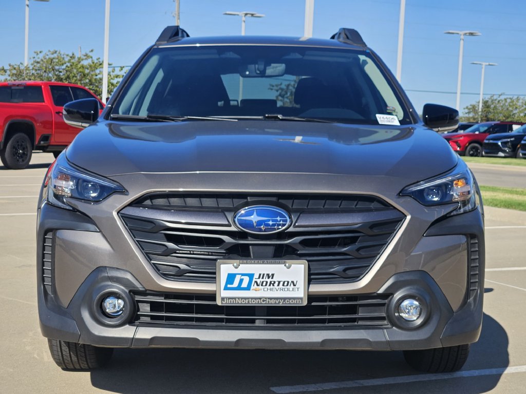 Used 2024 Subaru Outback Premium AWD/4WD image 2