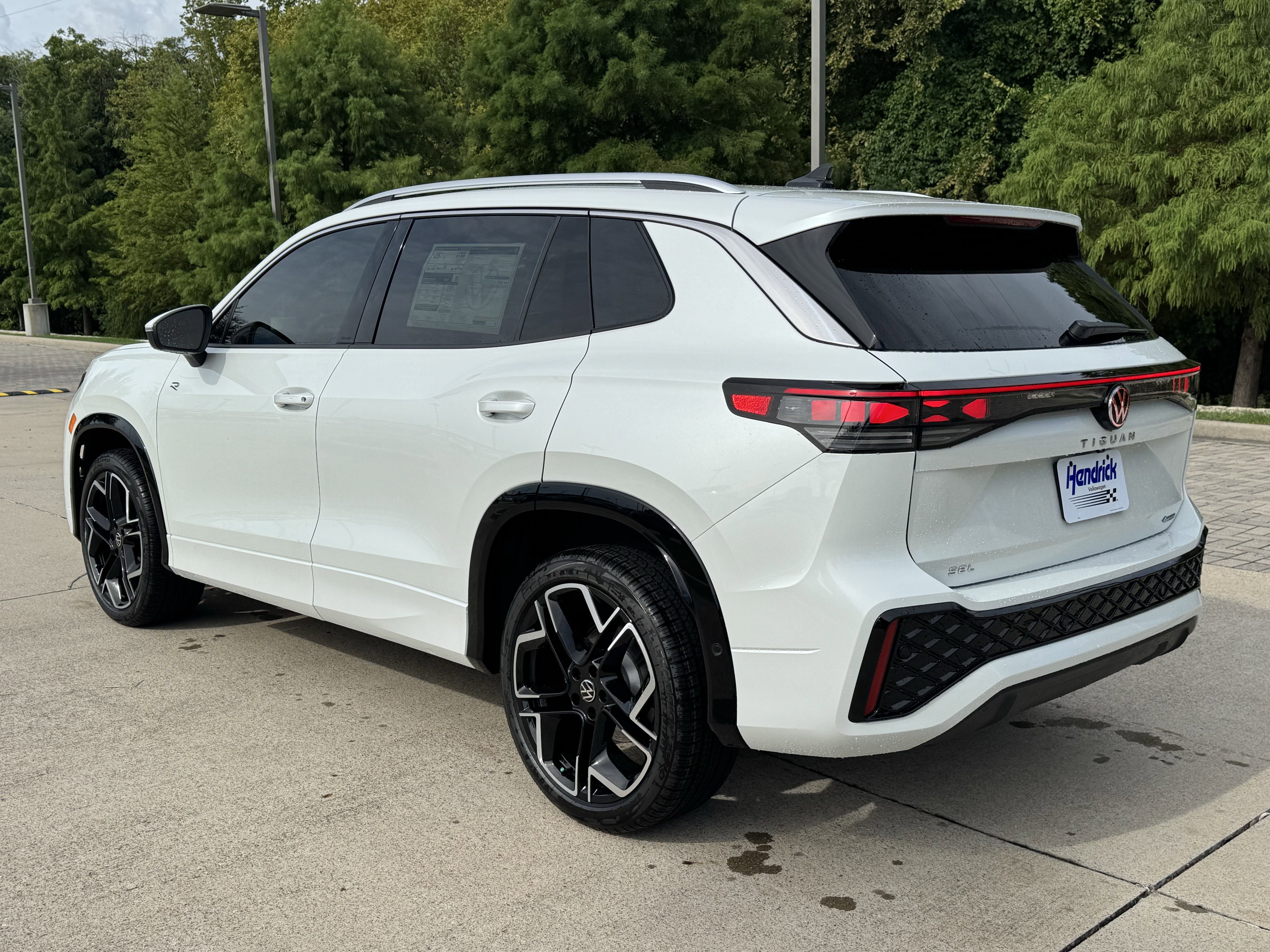 New 2026 Volkswagen Tiguan SEL R-Line AWD/4WD image 3