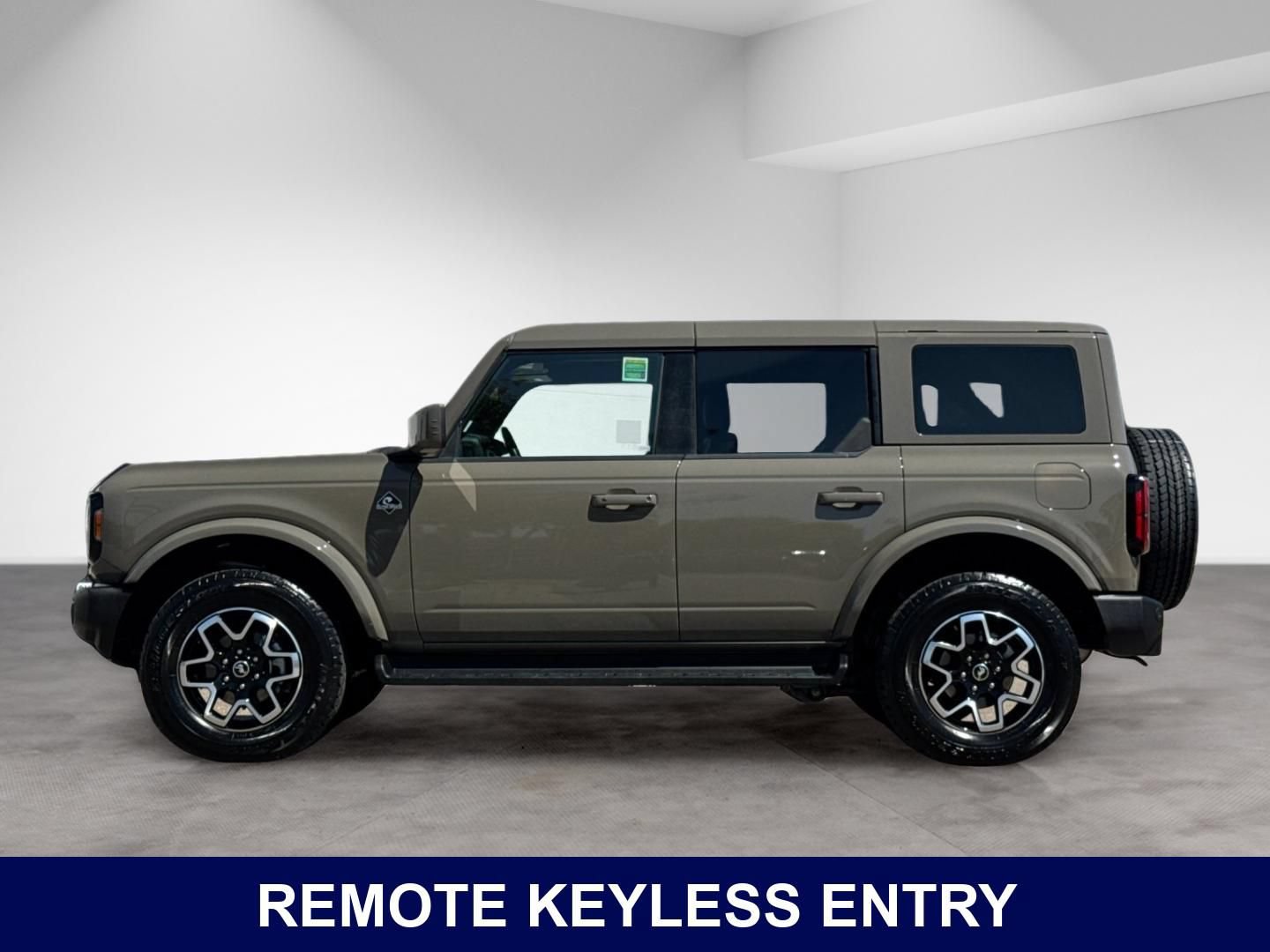 Used 2025 Ford Bronco Outer Banks AWD/4WD image 3