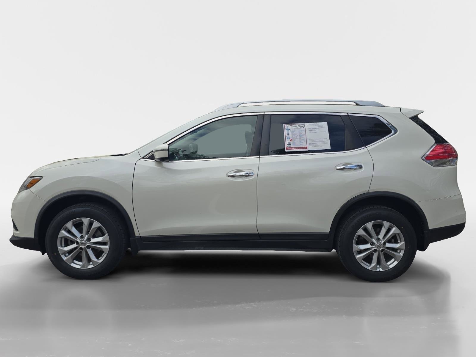 Used 2016 Nissan Rogue SV w/ SV Premium Package image 2
