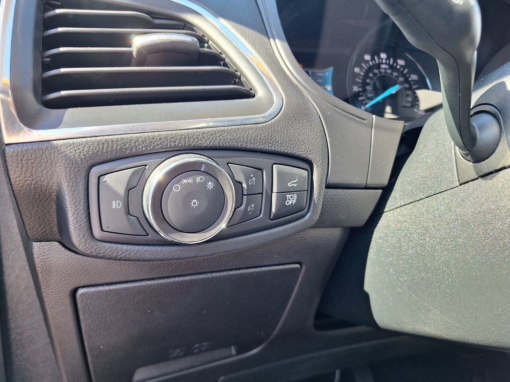 Used 2022 Ford Edge Titanium w/ Class II Trailer Tow Package image 23