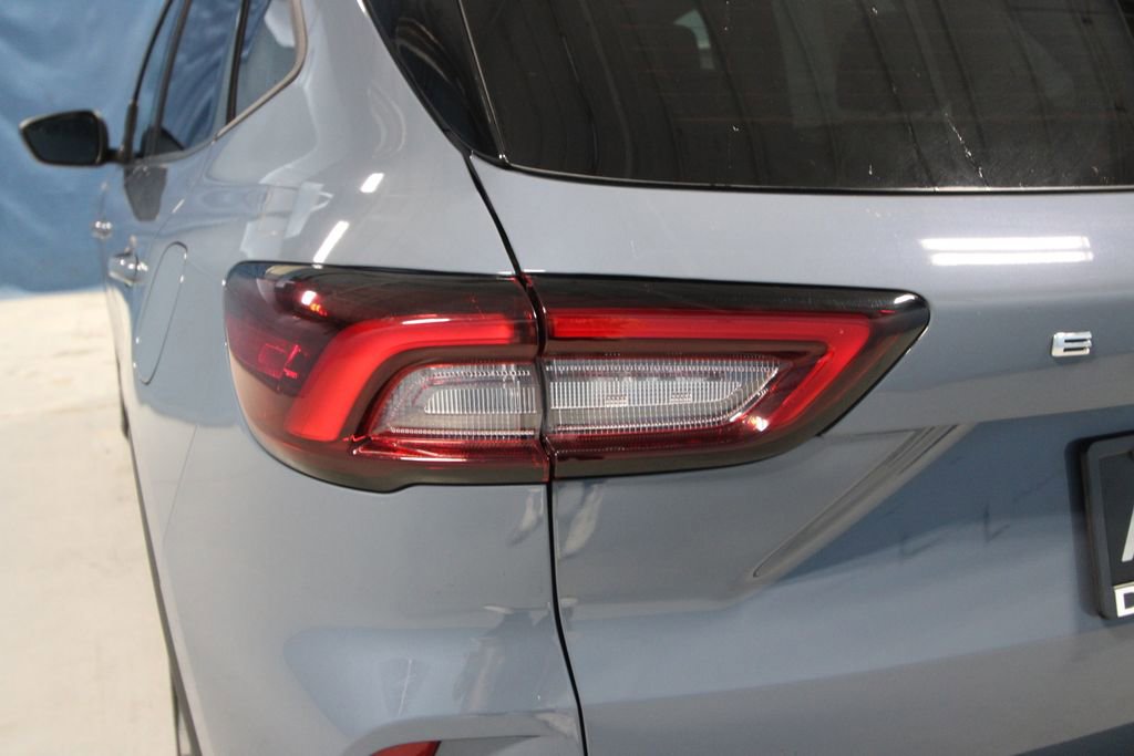 Used 2025 Ford Escape ST-Line w/ Equipment Group 301A image 38