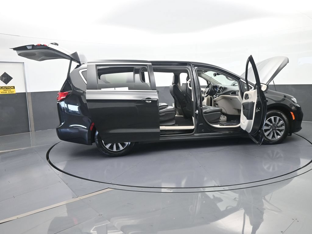 Used 2023 Chrysler Pacifica Touring-L FWD image 72