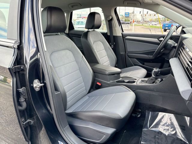 Used 2025 Volkswagen Jetta SE image 25