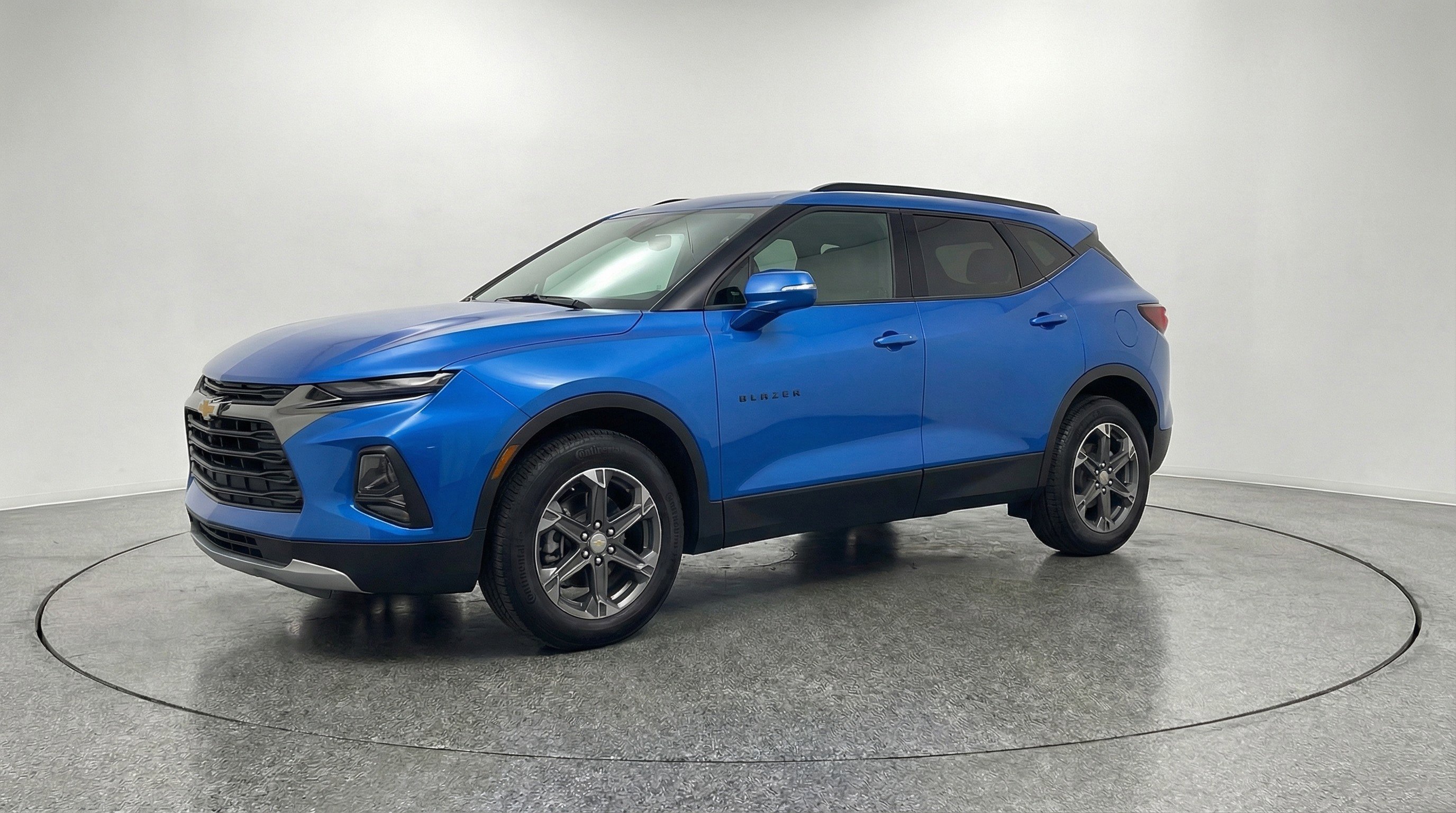 Used 2025 Chevrolet Blazer LT image 3