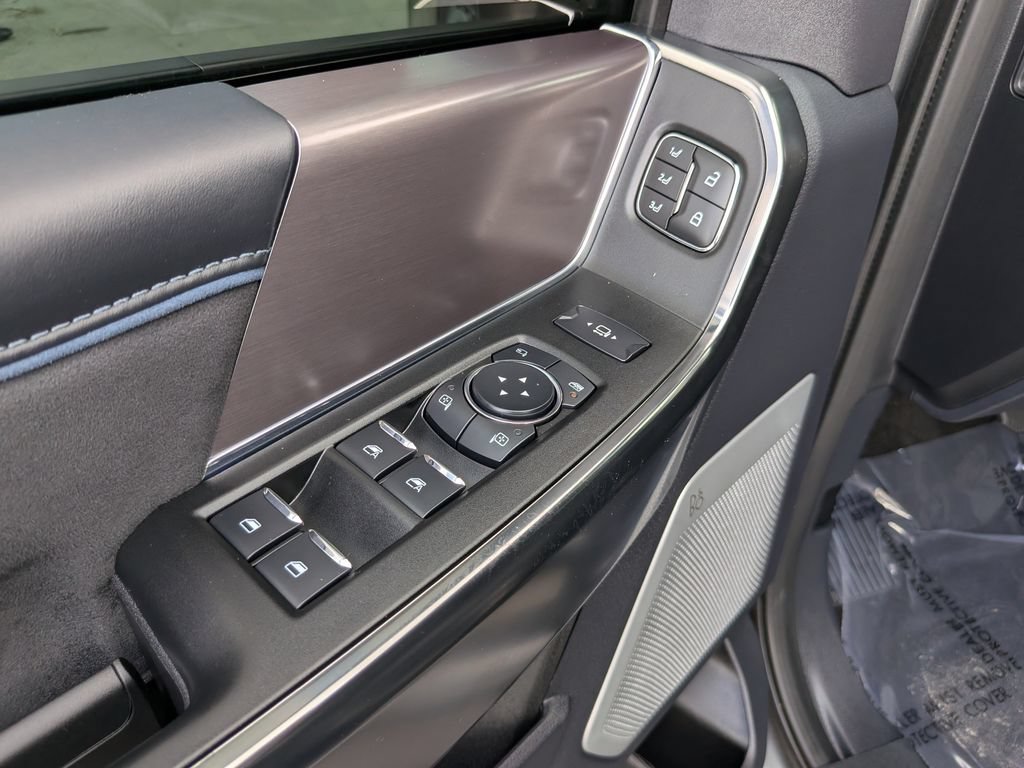 Used 2026 Ford F350 Platinum AWD/4WD image 24