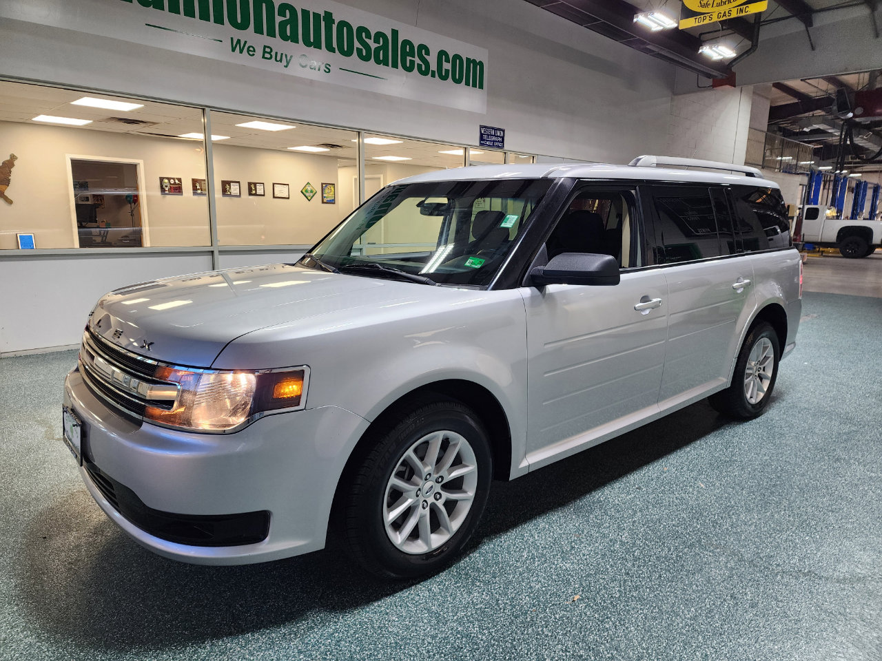 Used 2019 Ford Flex SE image 2