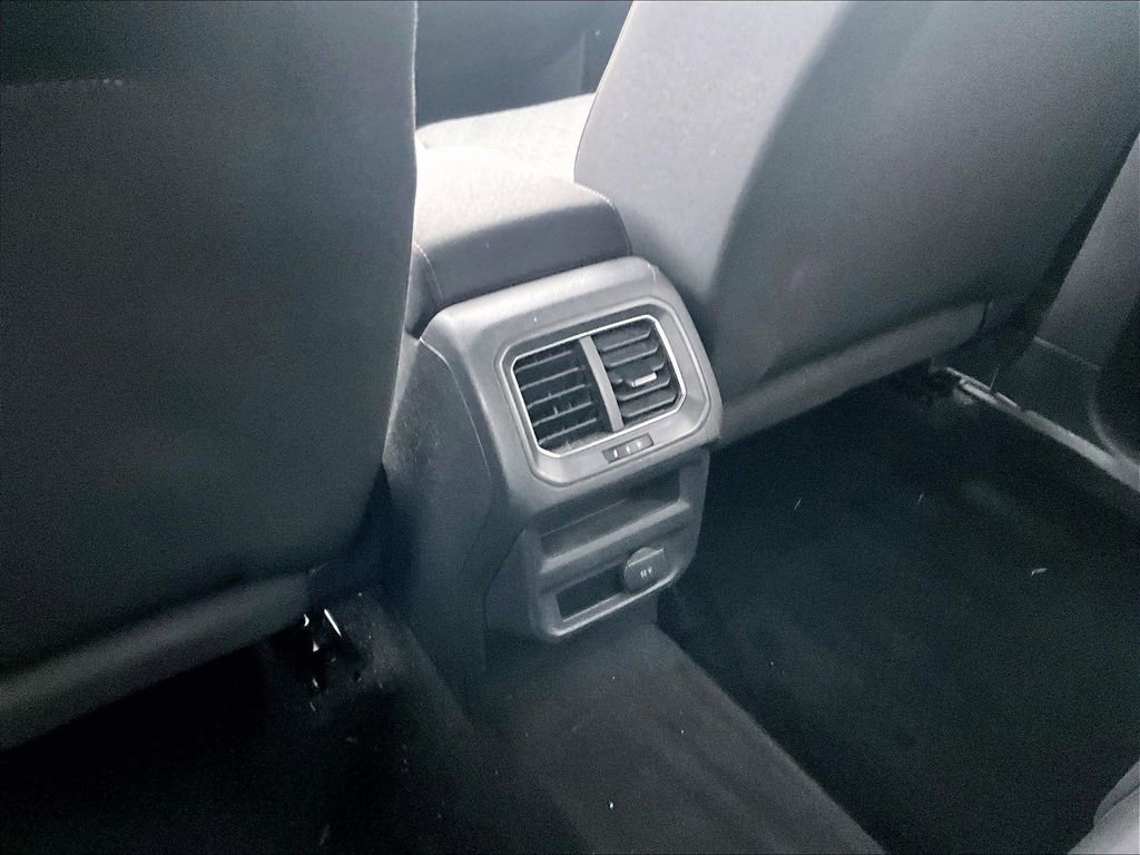 Used 2018 Volkswagen Tiguan S image 29