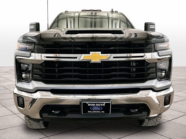 Used 2025 Chevrolet Silverado 2500 LT AWD/4WD image 3