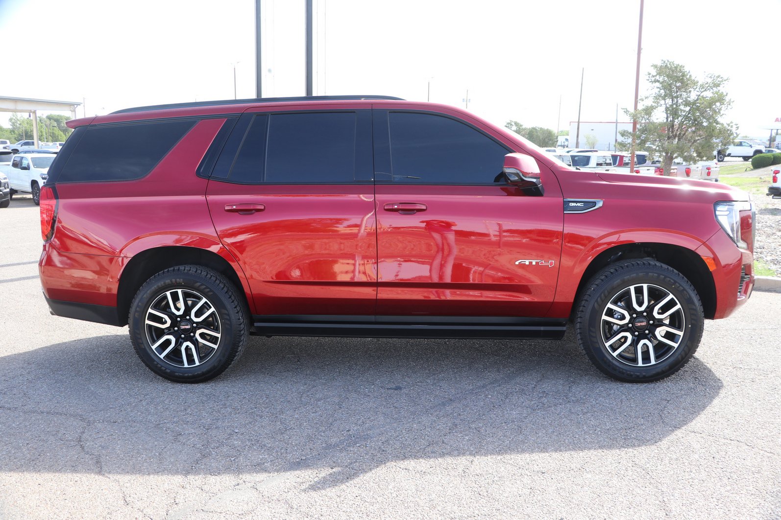 Used 2024 GMC Yukon AT4 w/ Technology Package AWD/4WD image 8