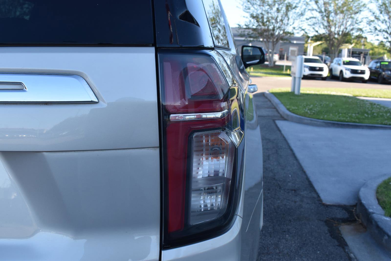 Used 2021 Chevrolet Tahoe Premier w/ Premium Package RWD image 11