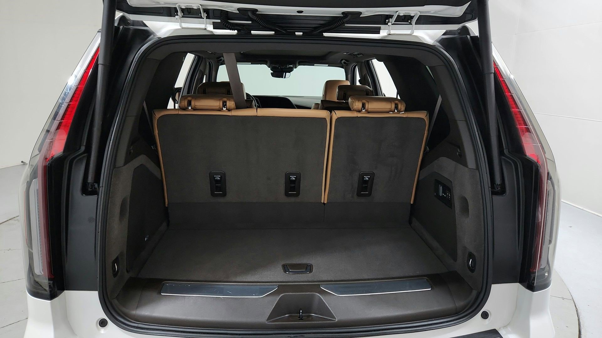 Certified 2023 Cadillac Escalade Sport w/ Touring Package AWD/4WD image 19