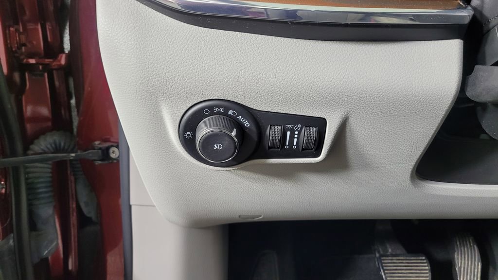 Used 2022 Jeep Compass Limited image 19