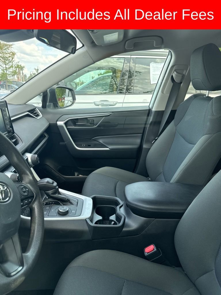 Used 2021 Toyota RAV4 LE AWD/4WD image 11