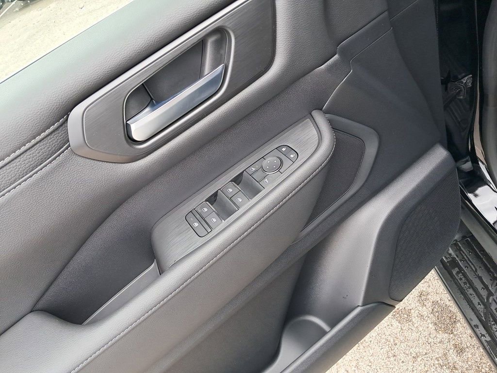 New 2025 Nissan Armada SV image 12