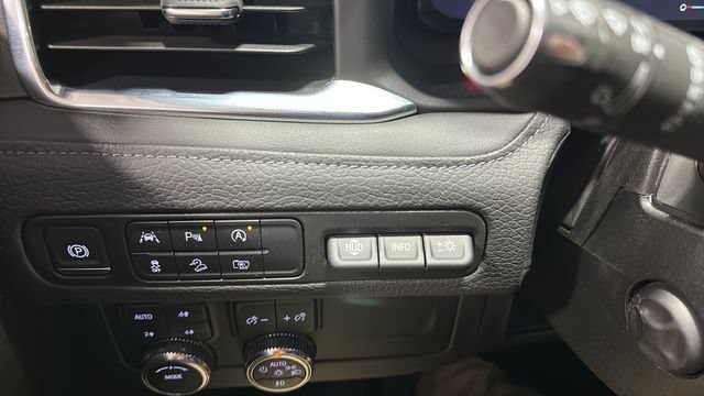 Used 2024 GMC Yukon Denali AWD/4WD image 13