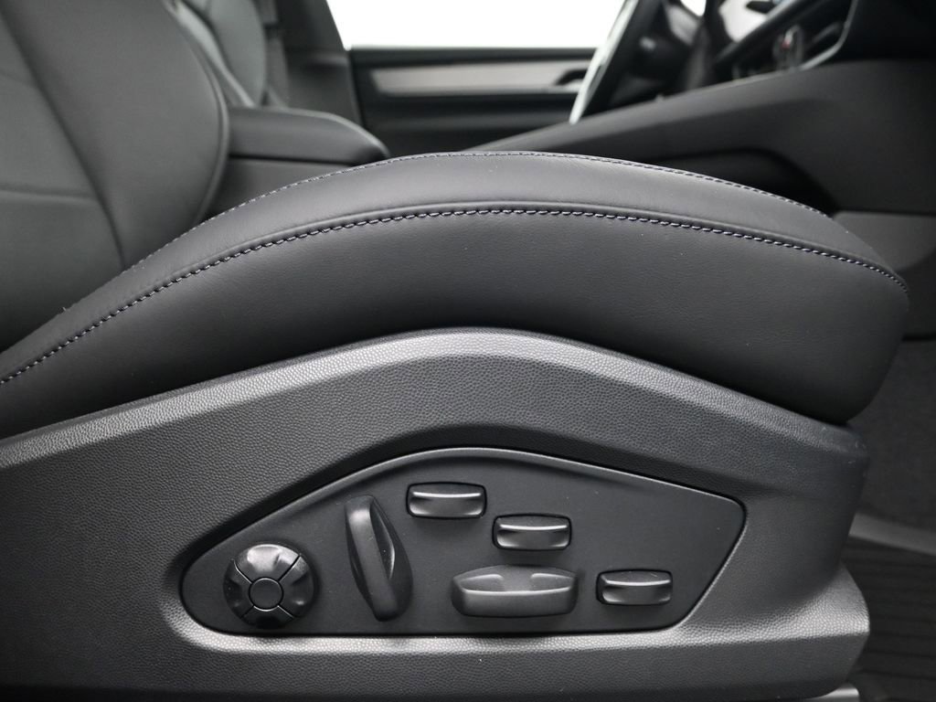 New 2026 Porsche Macan 4S Electric image 15