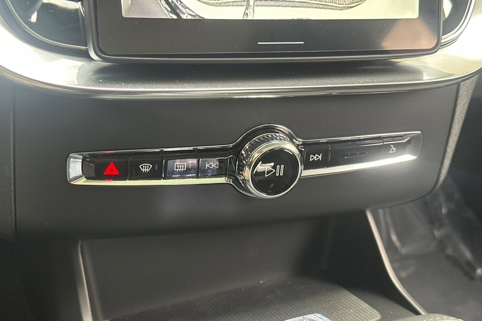 New 2026 Volvo XC90 B5 Plus image 24