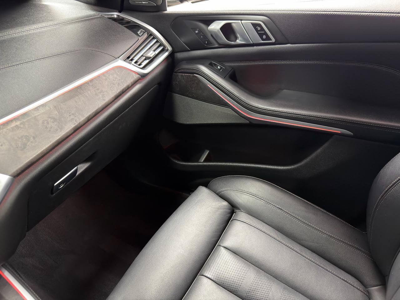 Used 2020 BMW X5 M50i AWD/4WD image 25
