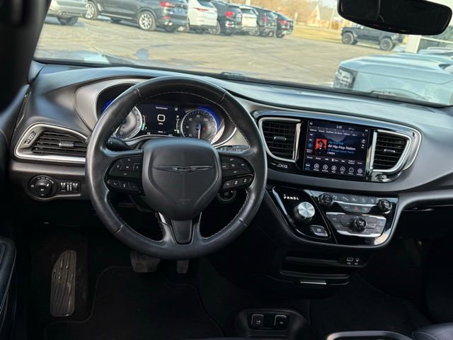 Used 2020 Chrysler Pacifica Touring-L w/ Advanced Safetytec Group image 5