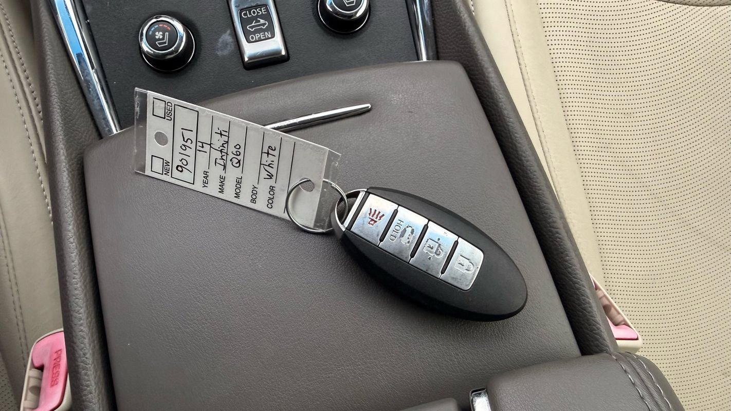 Used 2014 INFINITI Q60 Convertible w/ Premium Package image 39