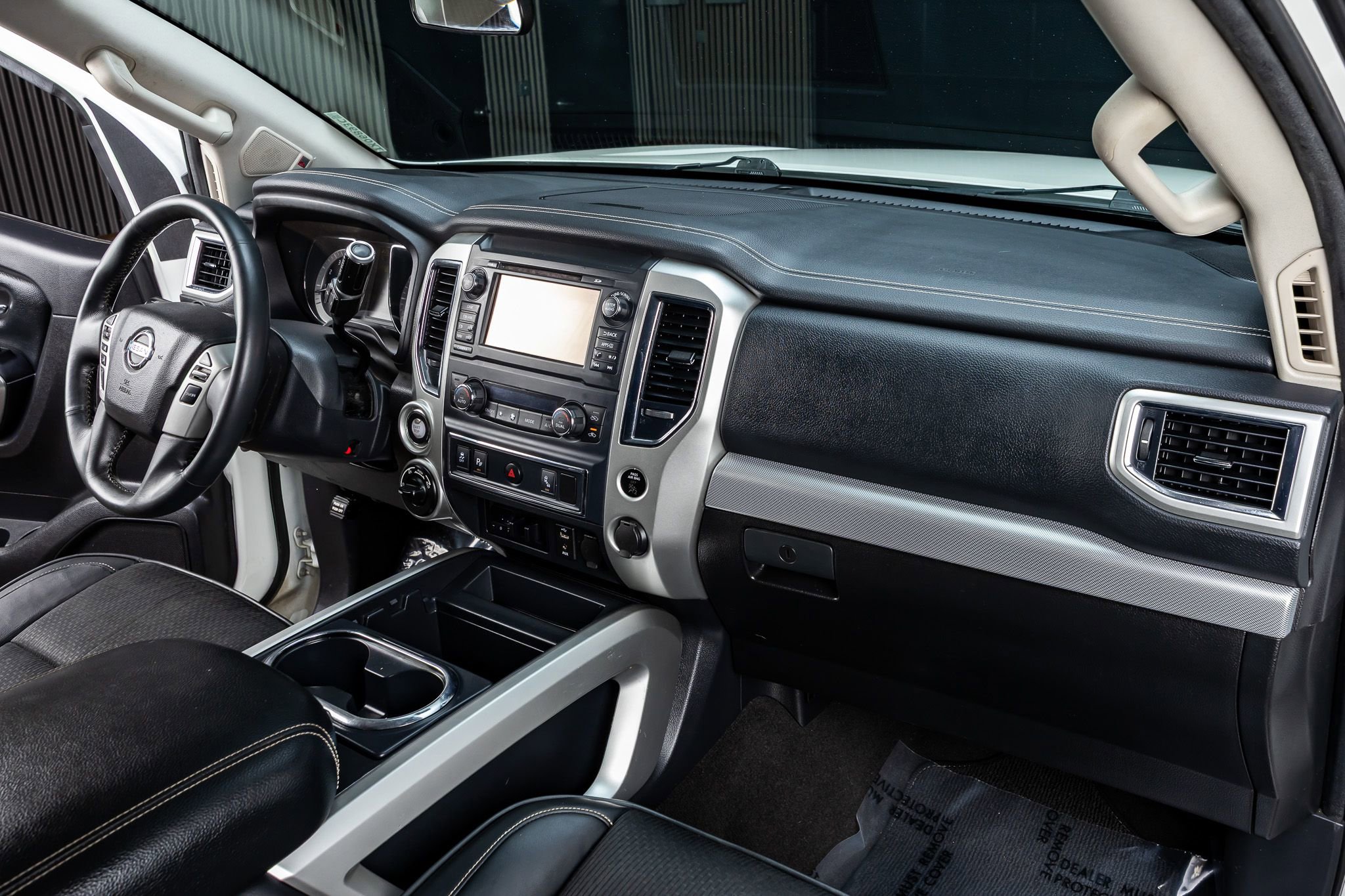 Used 2017 Nissan Titan PRO-4X image 17