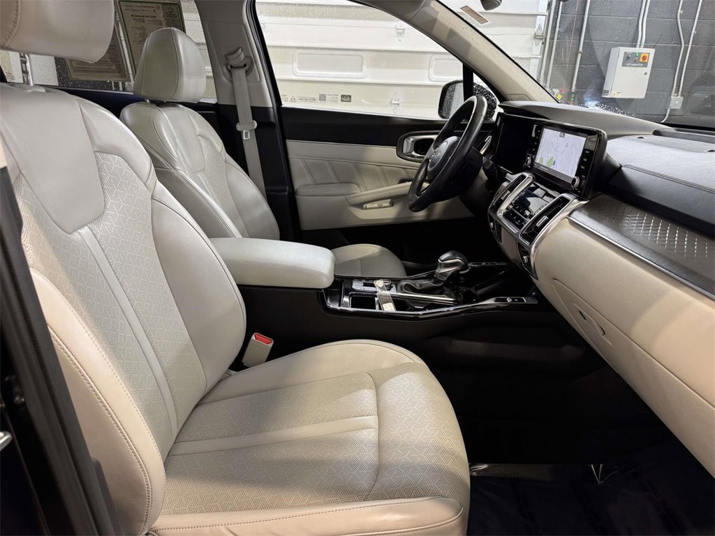 Used 2023 Kia Sorento SX image 12