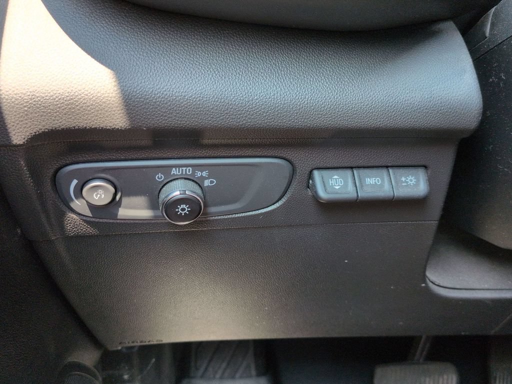 Used 2021 Buick Envision Essence w/ Technology Package I AWD/4WD image 19