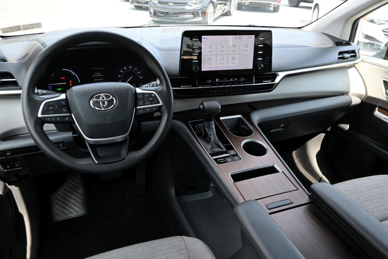 Used 2021 Toyota Sienna LE image 24