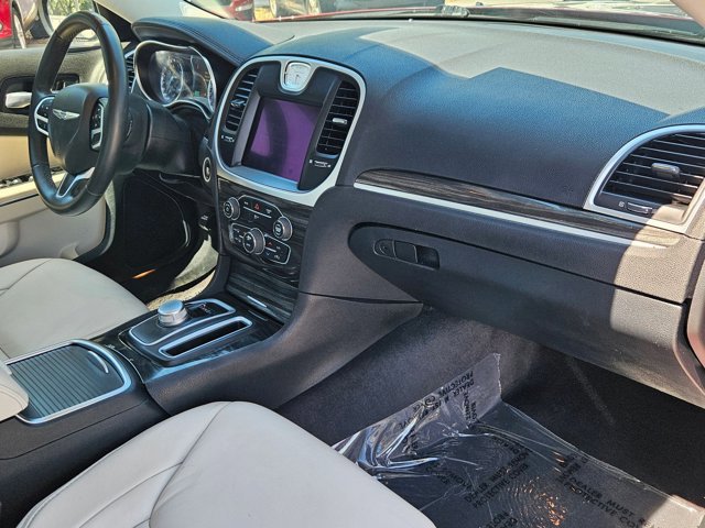 Used 2017 Chrysler 300 Limited image 21
