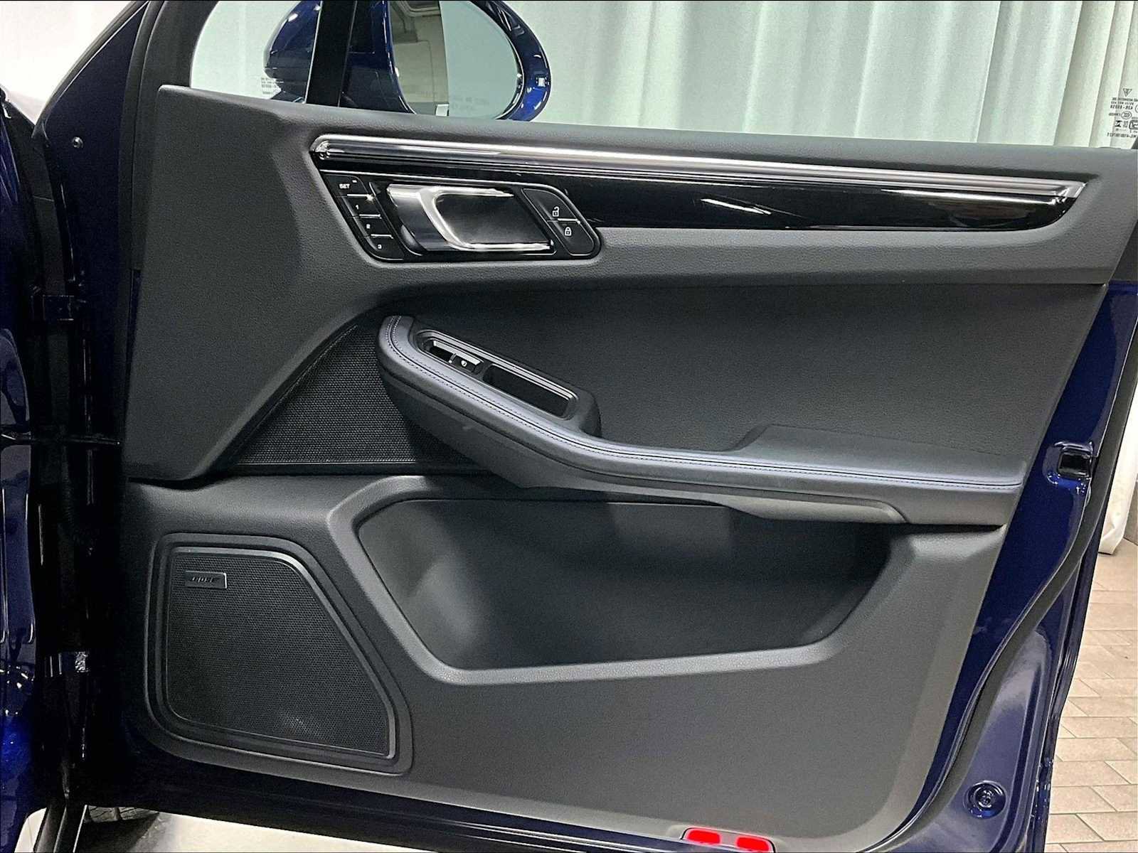 Used 2025 Porsche Macan image 29