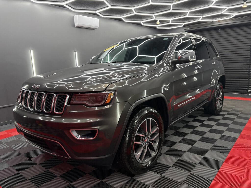 Used 2018 Jeep Grand Cherokee Limited w/ Luxury Group II image 1