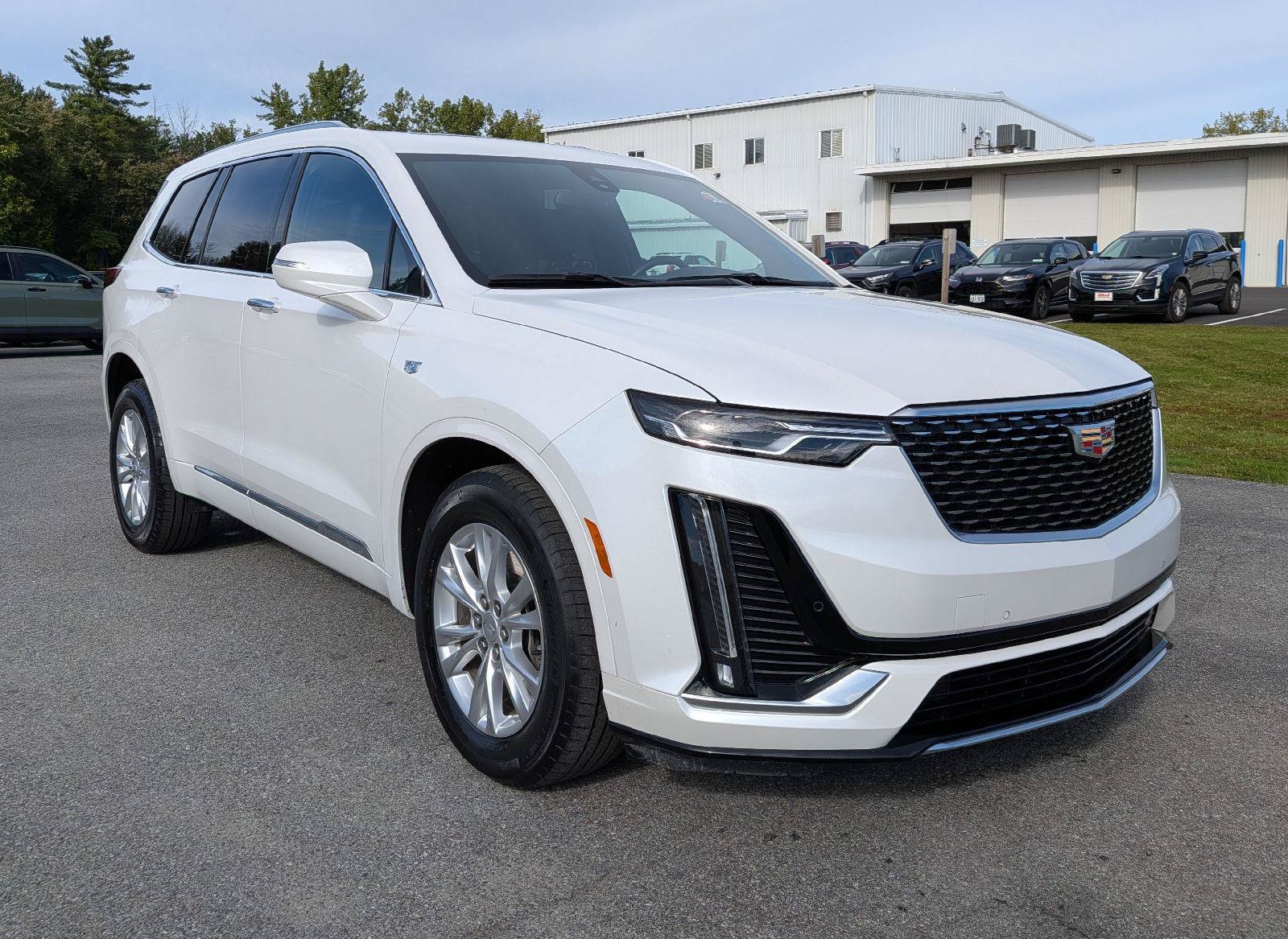 Used 2024 Cadillac XT6 Luxury w/ LPO, Floor Liner Package AWD/4WD image 4