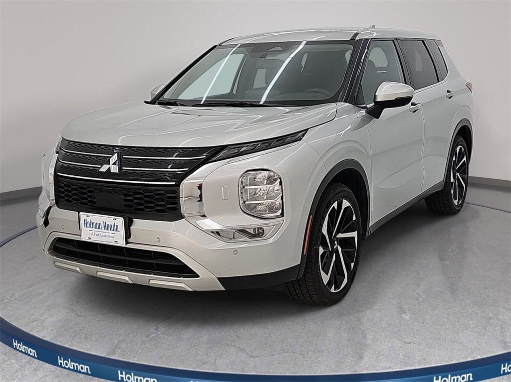 Used 2024 Mitsubishi Outlander SE