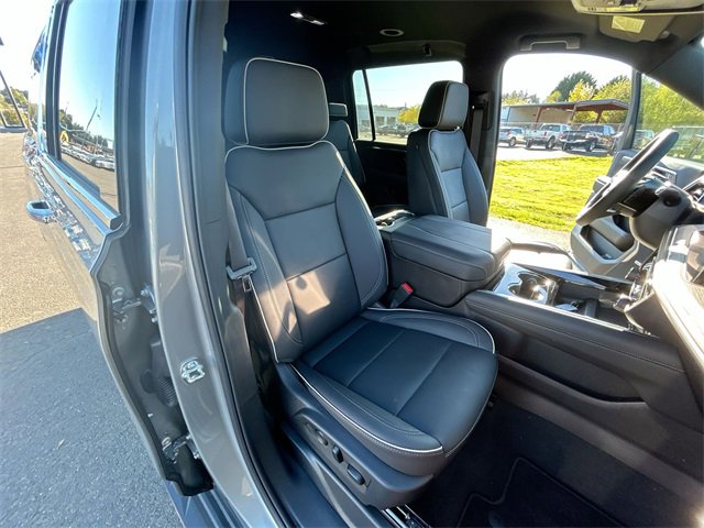 New 2025 Chevrolet Suburban Premier image 28