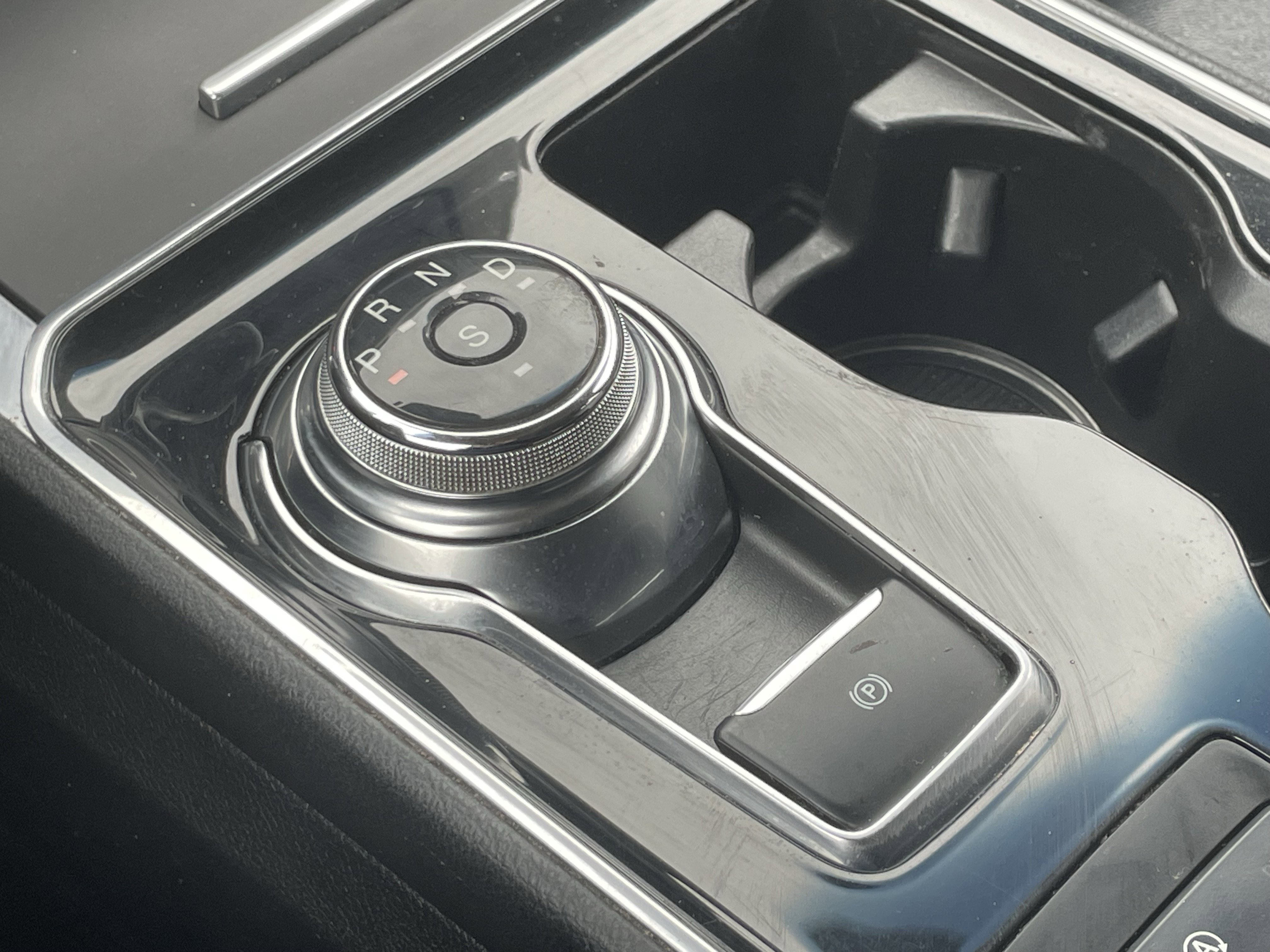 Used 2020 Ford Edge Titanium image 23