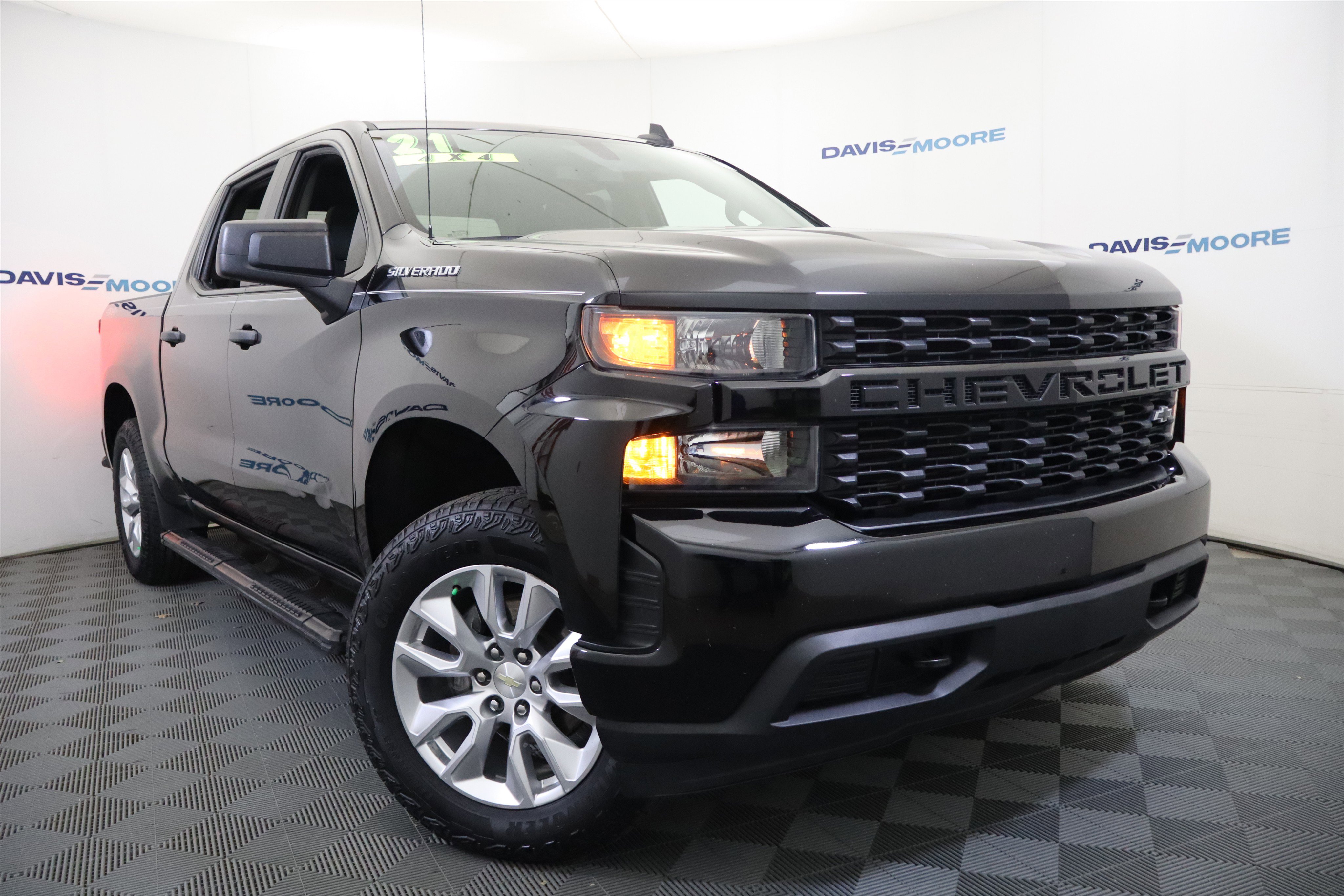 Used 2021 Chevrolet Silverado 1500 Custom image 2