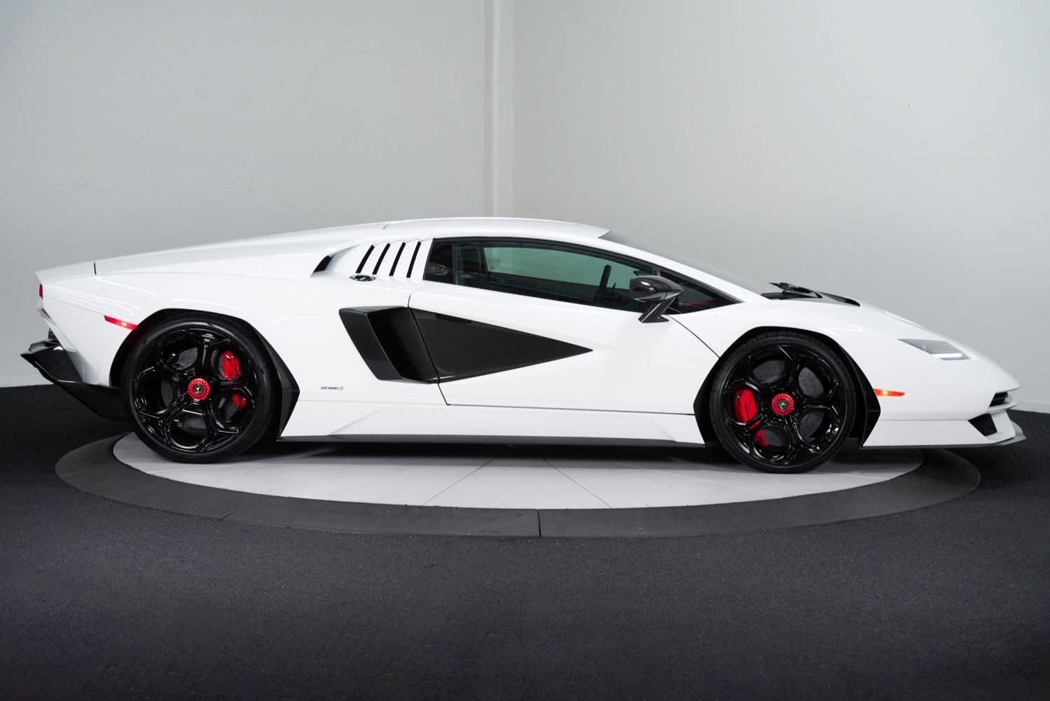 Used 2022 Lamborghini Aventador Countach AWD/4WD image 11