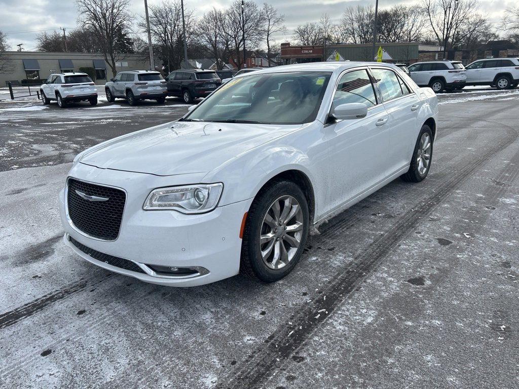 Used 2021 Chrysler 300 Touring L image 1