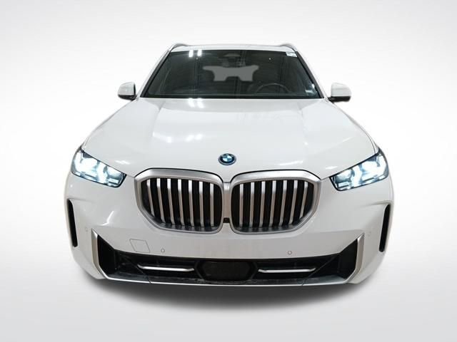 Used 2025 BMW X5 xDrive50e image 9
