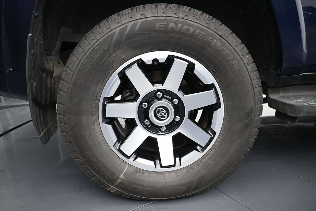 Used 2022 Toyota 4Runner TRD Off-Road Premium w/ Moonroof Package AWD/4WD image 10