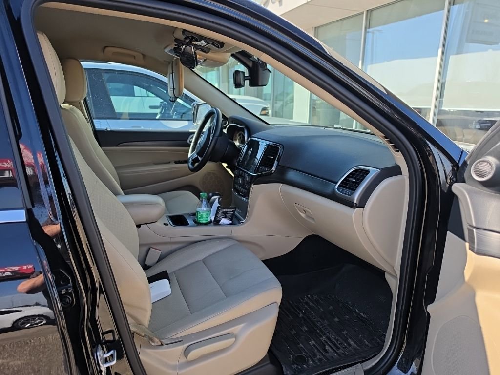 Used 2022 Jeep Grand Cherokee Laredo E image 11