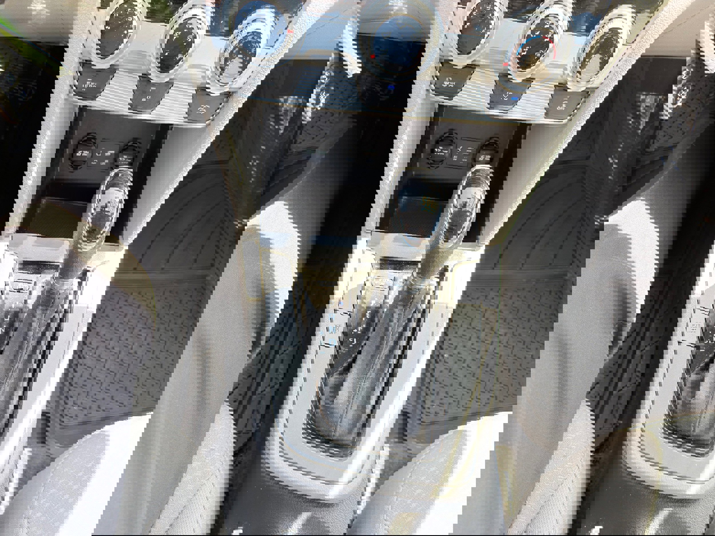 Used 2019 Hyundai Elantra SEL image 29