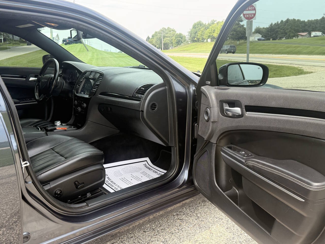 Used 2018 Chrysler 300 S AWD/4WD image 31
