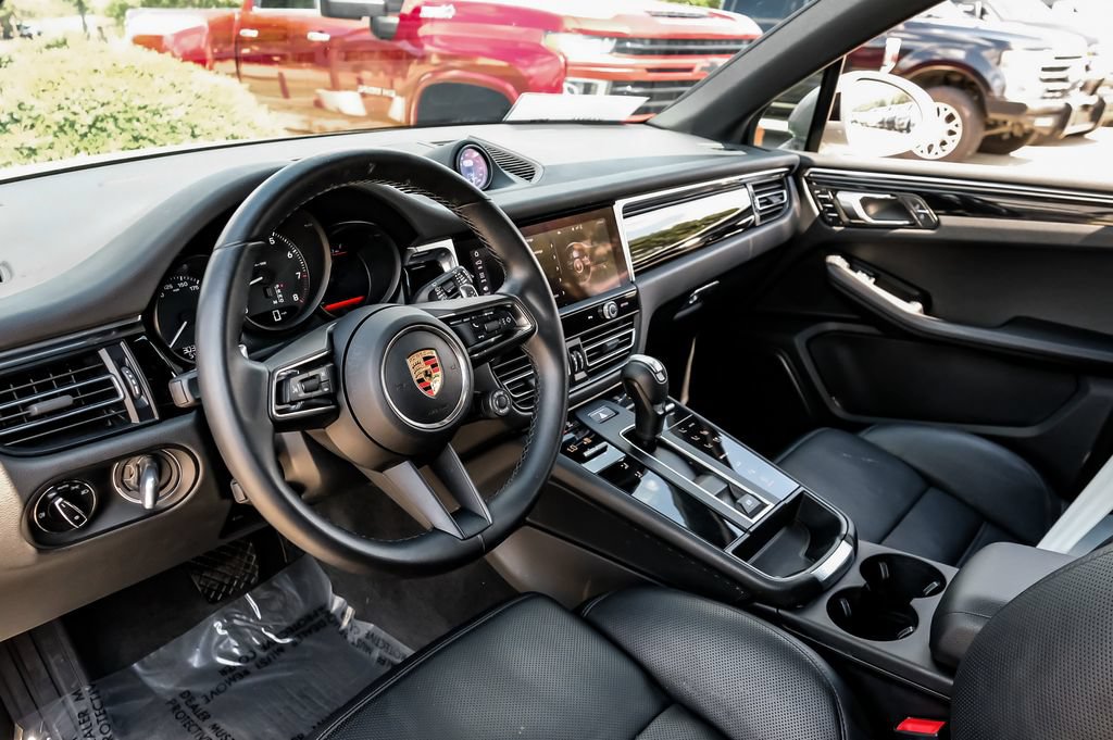 Used 2024 Porsche Macan AWD/4WD image 11