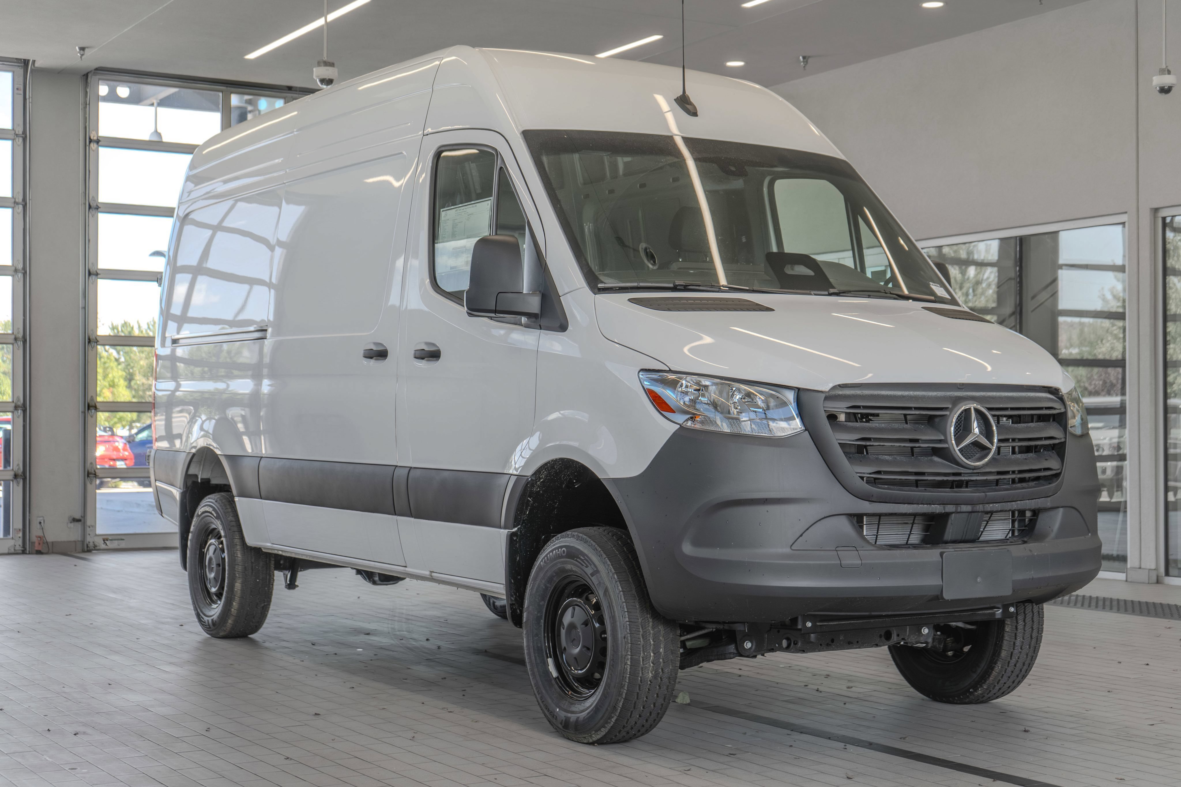 Used 2025 Mercedes-Benz Sprinter 2500 image 21
