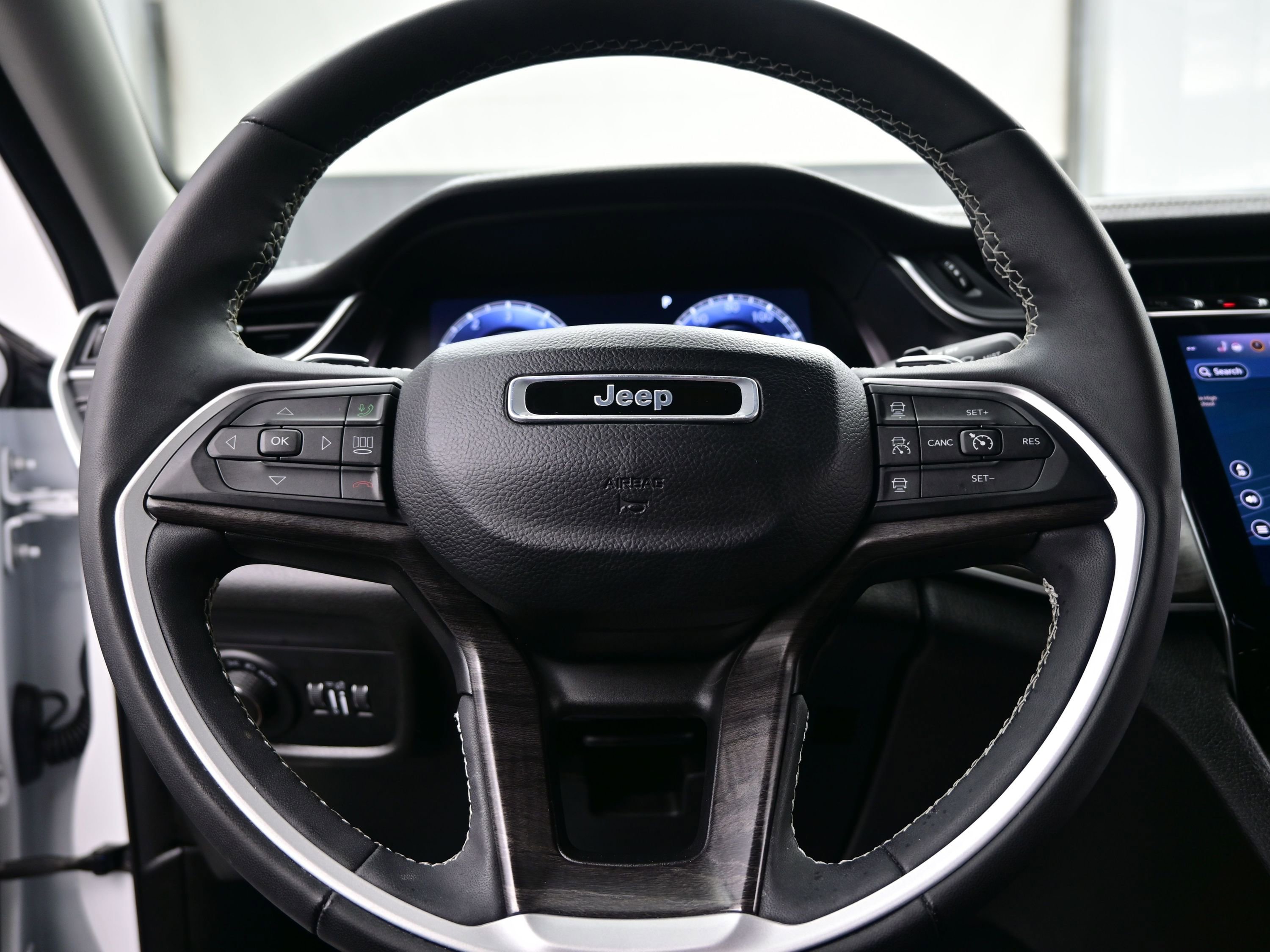 Used 2023 Jeep Grand Cherokee L Limited image 24