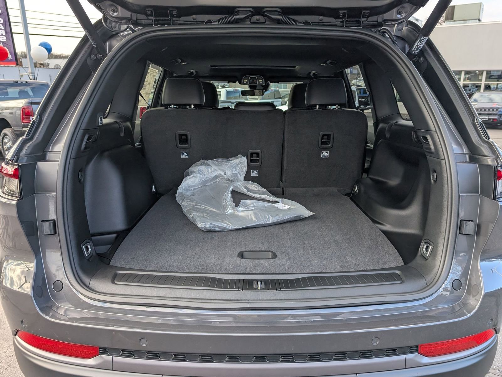 New 2026 Jeep Grand Cherokee Altitude image 25