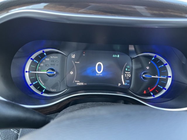 Used 2023 Chrysler Pacifica Limited image 39